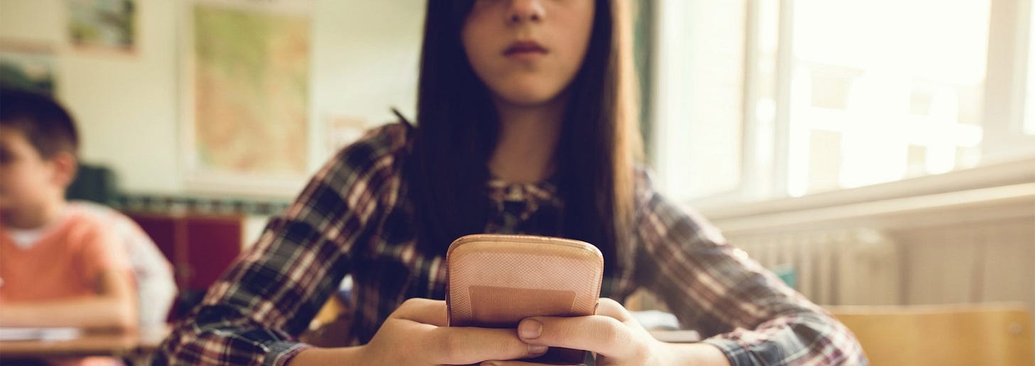 Experts see pros and cons to allowing cellphones in class — Harvard Gazette
