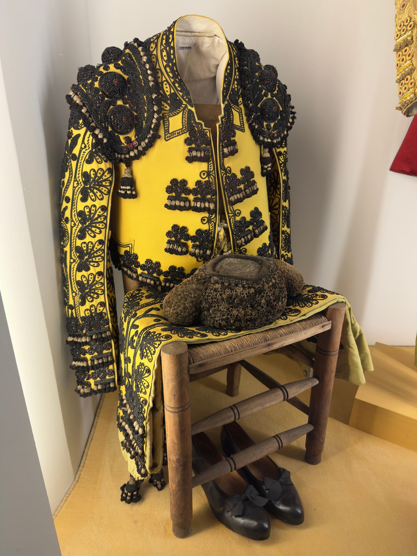 Traje de luces worn by Curro Romero