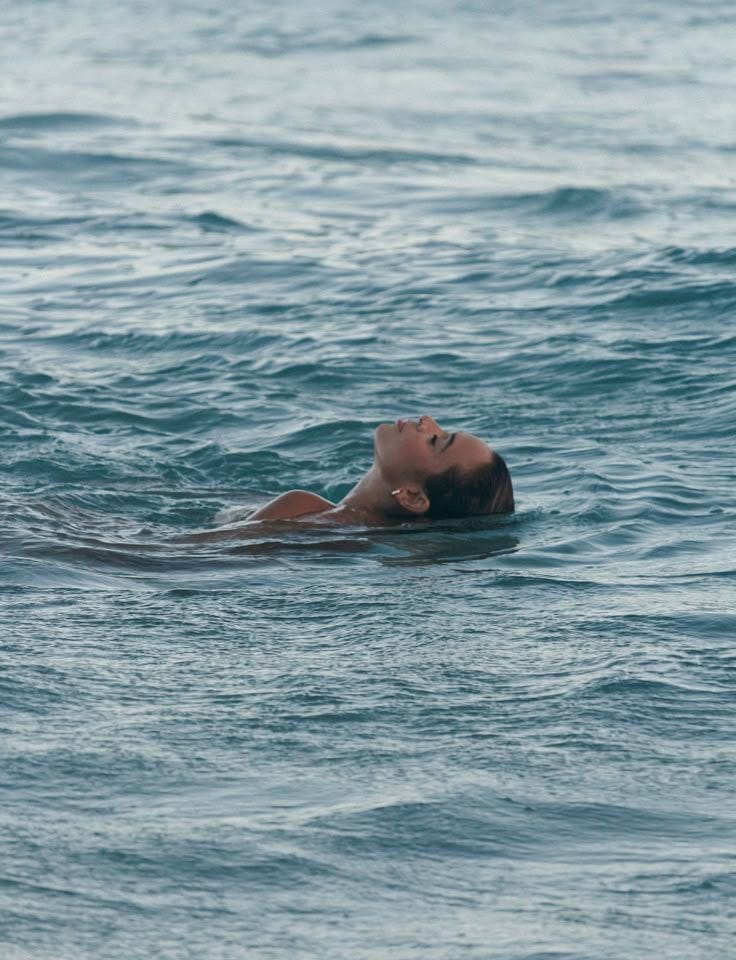 Pourquoi les amoureux de la mer ont-ils un système nerveux si résistant ?