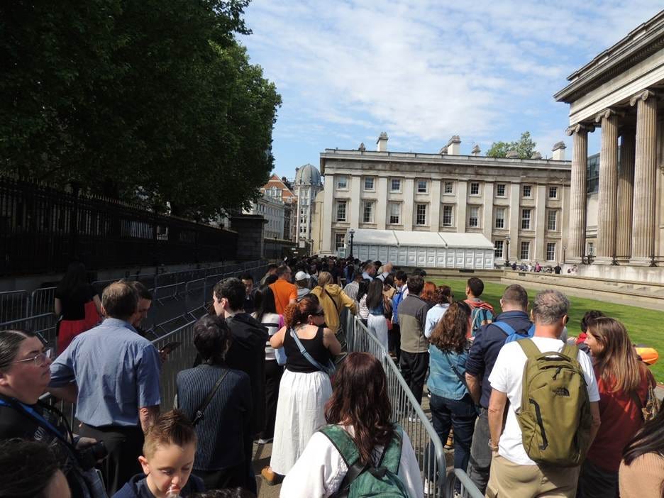 A group of people standing in a line

AI-generated content may be incorrect.