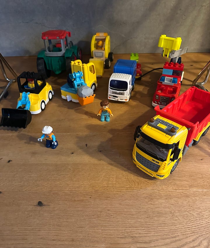 1. Construction Tour 2. Construction at home 3. Mouse is coming with on tour 4. Sitting in the Bulldozer 