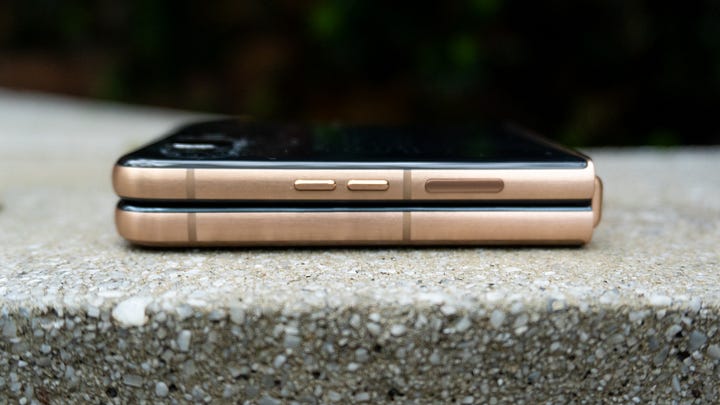 Moto Razr Ultra 2025 design