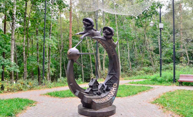 Monument to Belka and Strelka in Tomilino - Monuments reveal