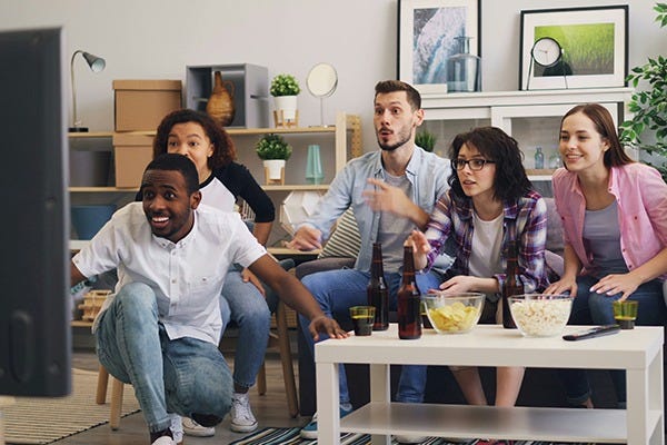 Friends watching together | rmrk*st | Remarkist Magazine Friends watching together | rmrk*st | Remarkist Magazine
