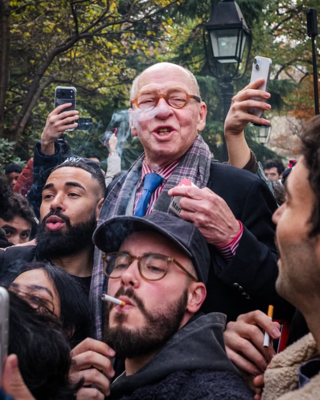 bob cigarette 🚬 2,500 people showed up for Bob's cigarette break