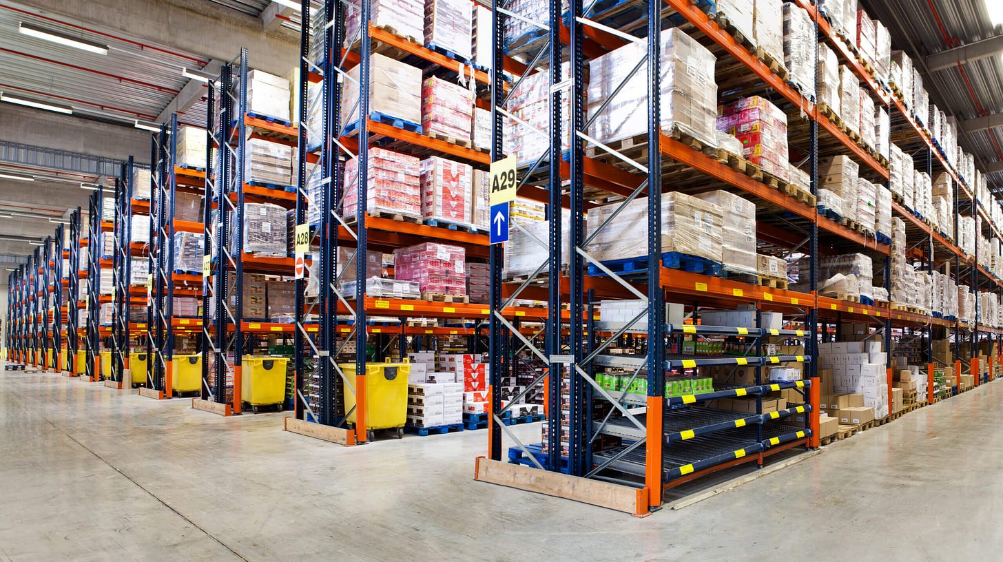 Qu'est-ce qu'un entrepôt logistique et comment fonctionne-t-il ? - Manutan  blog