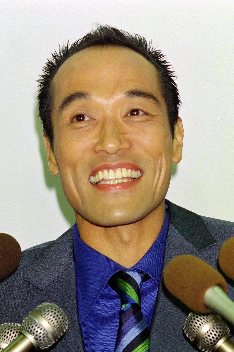 浮気否定会見>必死の釈明で浮気を否定する会見を行った、そのまんま東（1998年撮影） - スポニチ Sponichi Annex 芸能