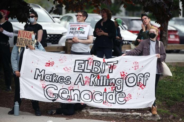 A group of people holding a banner

AI-generated content may be incorrect.