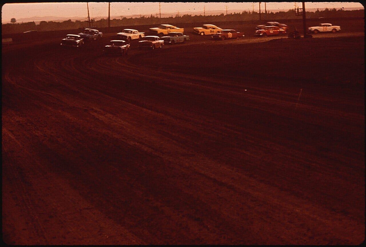 Photo: Danny Lyon / Wikimedia Commons (Public domain) stock car race track