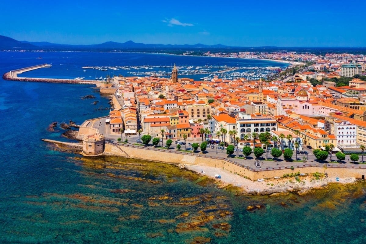 Discover the Magic of Sardinia: From Ancient Carnivals to Catalan Traditions | Happy.Rentals Discover the Magic of Sardinia: From Ancient Carnivals to Catalan Traditions | Happy.Rentals