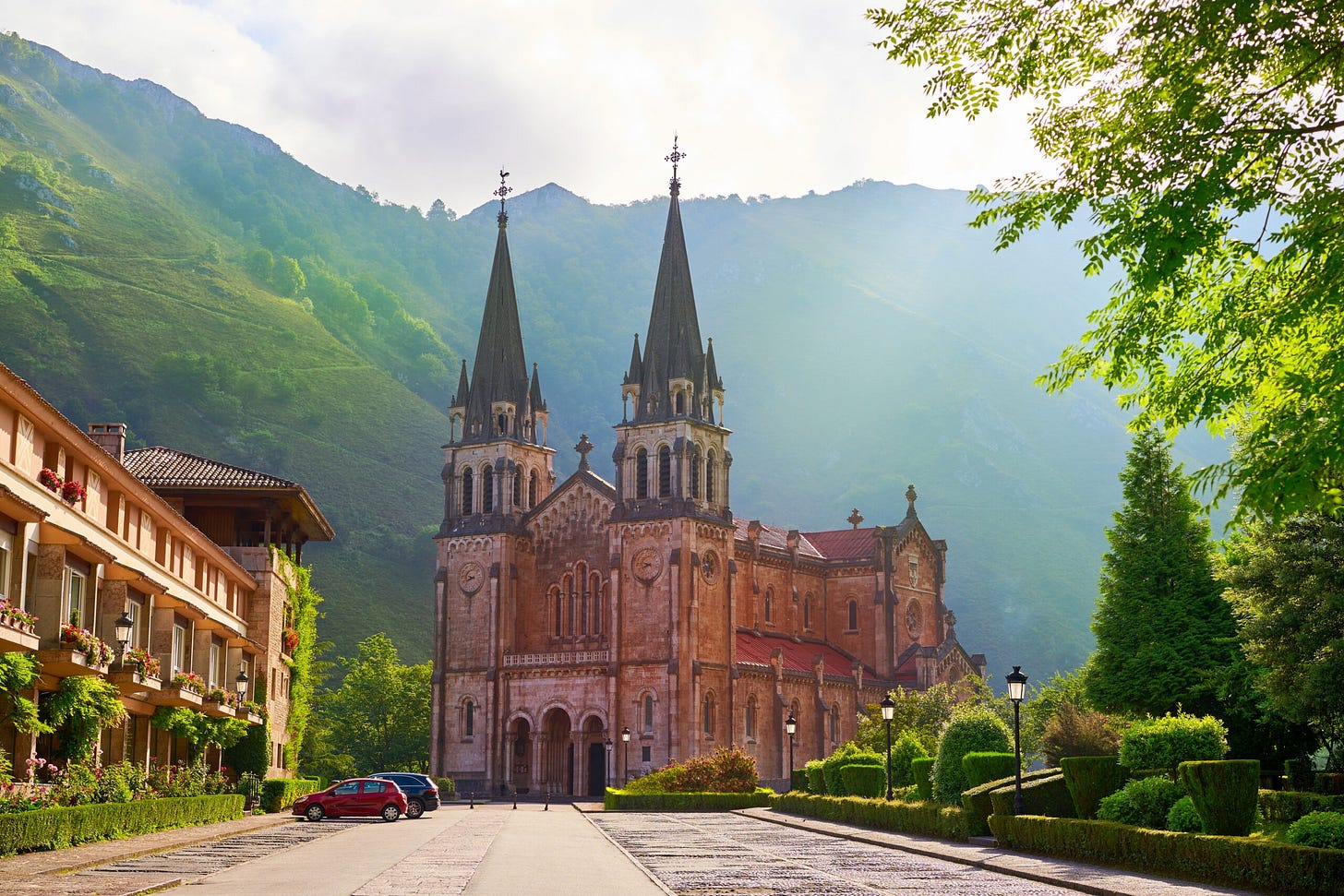 What to See in Covadonga in 1 Day: Detailed Guide for Your Visit - Cangas  Aventura