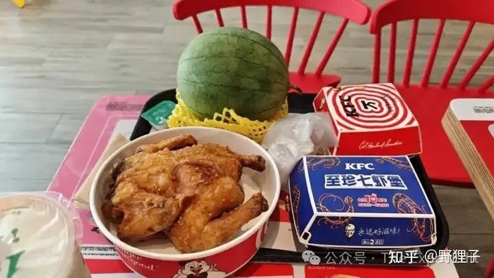 中国肯德基「炸鸡配西瓜」促销引发美国网友热议，品牌本土化营销需要考虑其他国家的文化禁忌吗？