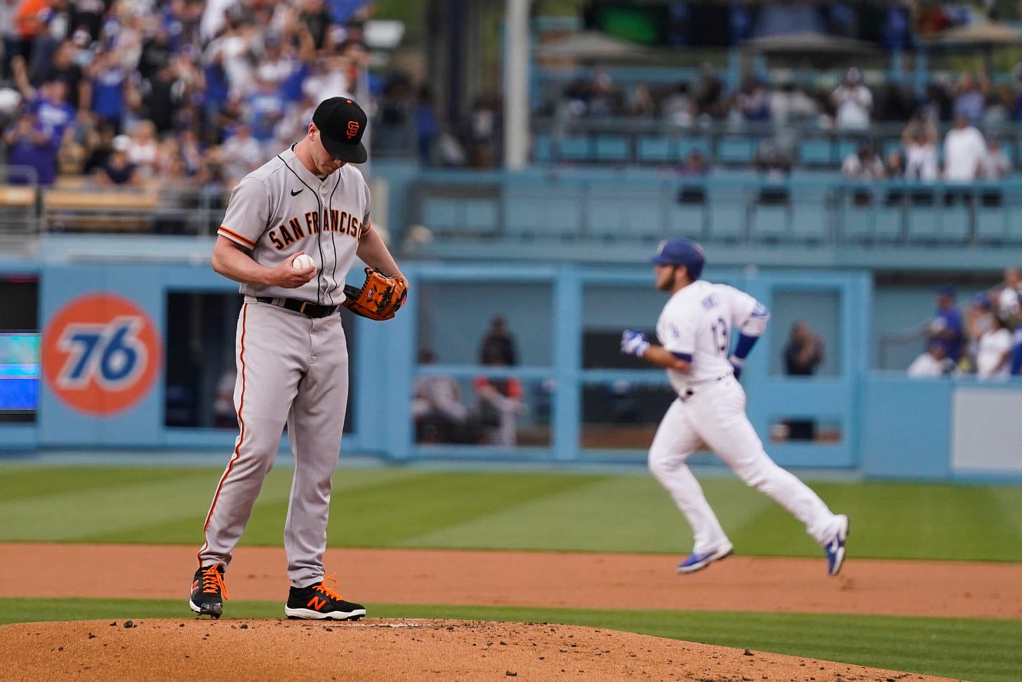 SF Giants lose 3-2 to LA Dodgers after controversial replay review
