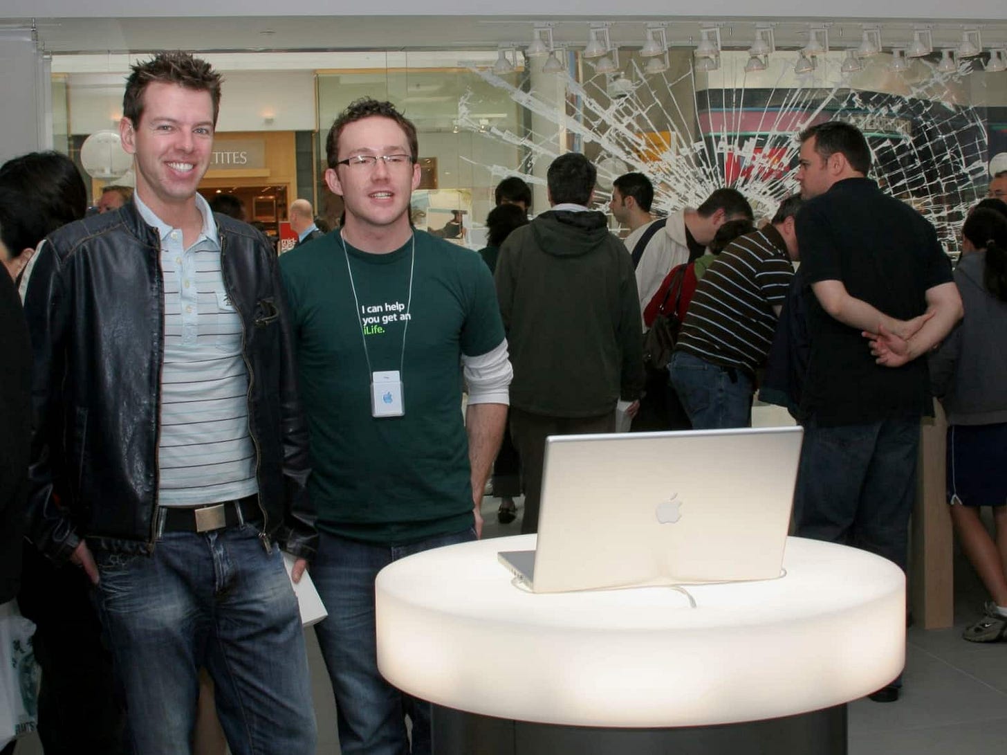 A MacBook Pro sits on a large display pedestal at Apple Eaton Centre. A MacBook Pro sits on a large display pedestal at Apple Eaton Centre.