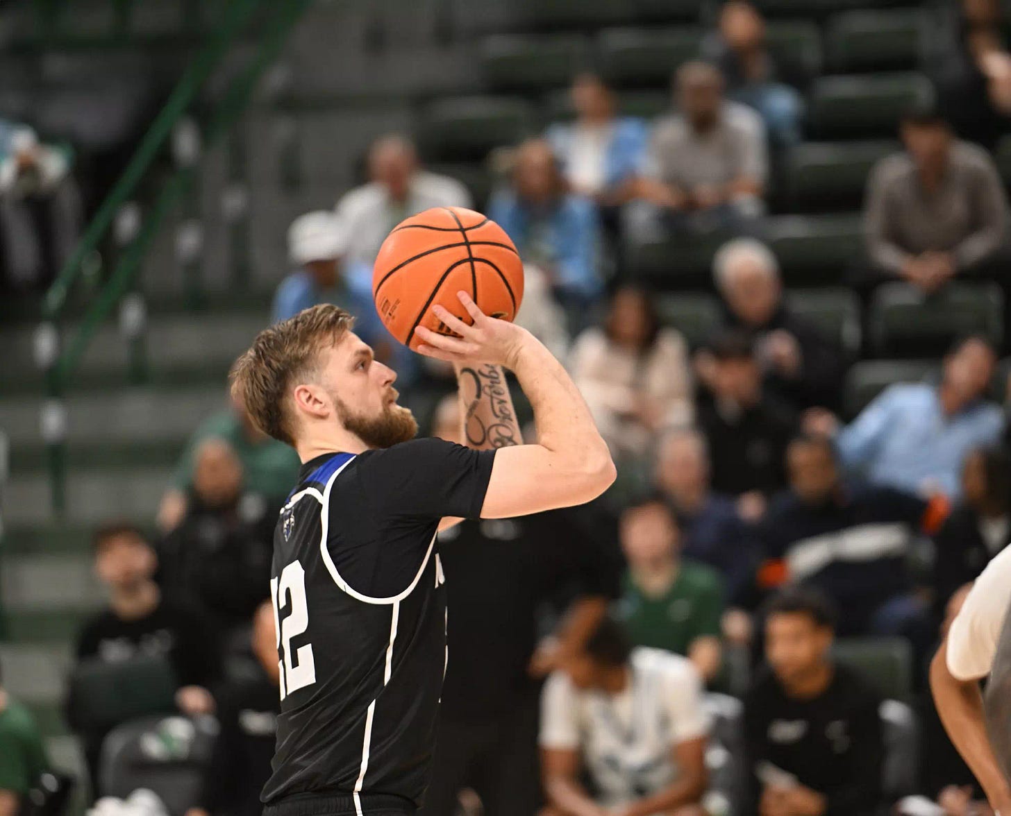 Coleton Benson's Career Night Sends Green Wave to Their First Loss - University of New Orleans Athletics Coleton Benson's Career Night Sends Green Wave to Their First Loss - University of New Orleans Athletics