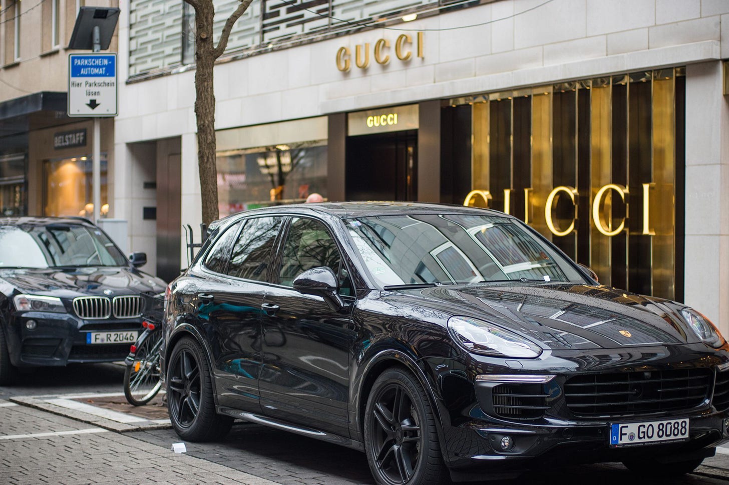 Porsche, BMW, Gucci store Frankfurt Germany. | Gucci store, Frankfurt ...