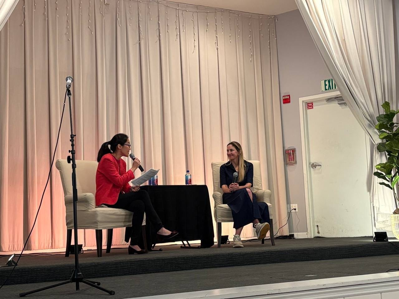 May be an image of text that says 'E 을 6 ንግት'