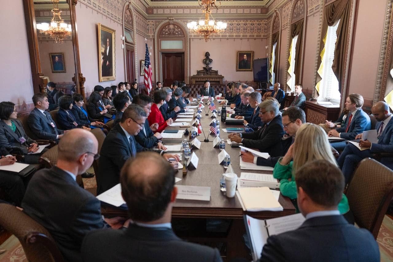 May be an image of 8 people and the Oval Office
