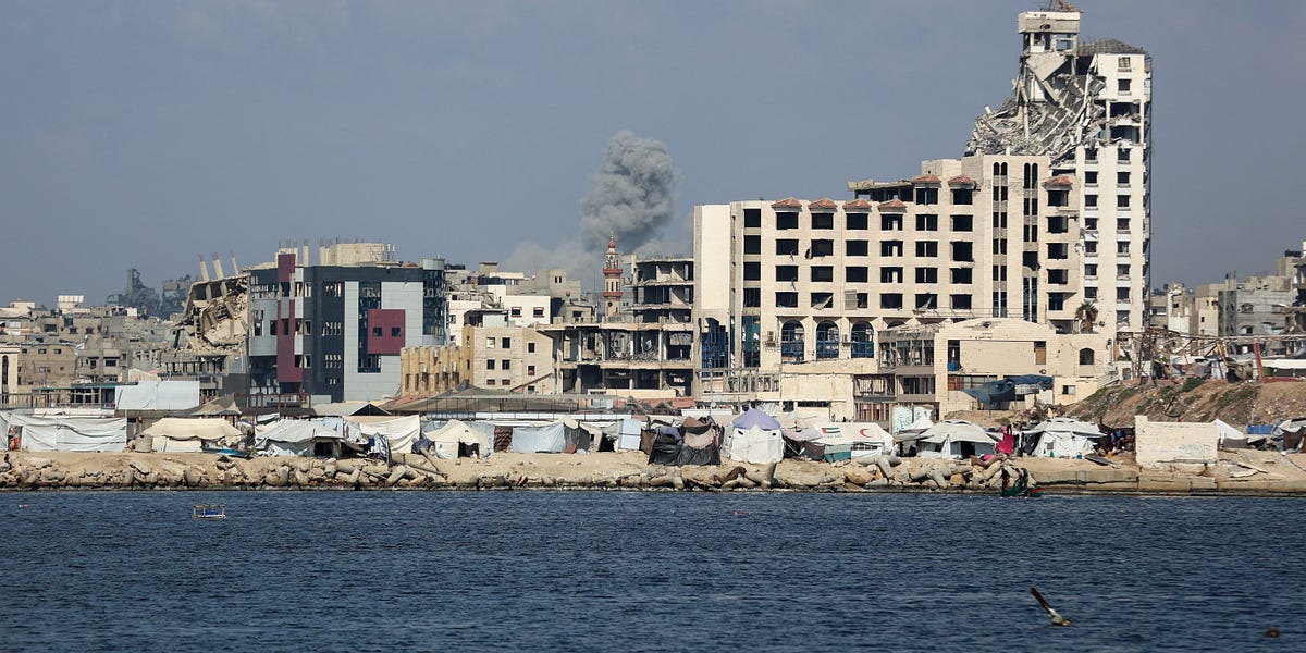 40,000 flee Gaza City, Netanyahu responds to Charlie Kirk rumors, Israeli Minister Calls Gaza a "Real Estate Bonanza"