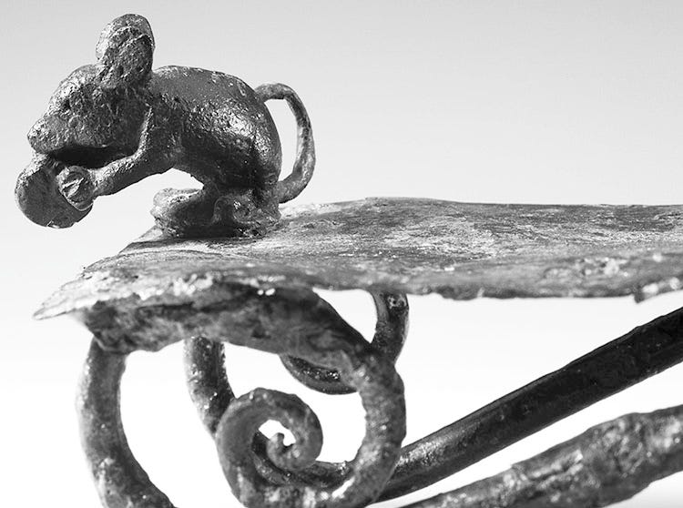 Detail of mouse (lgth. 3.0 cm) on shelf from the Augusta Raurica hoard (S. Schencker).