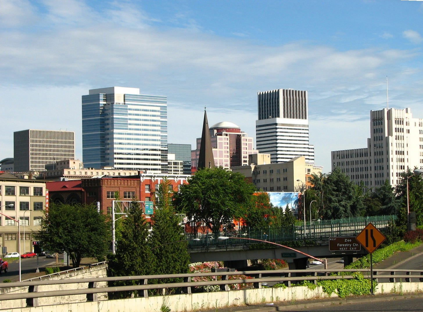File:Portland Oregon skyline NW Everett and 17th.jpg - Wikimedia Commons
