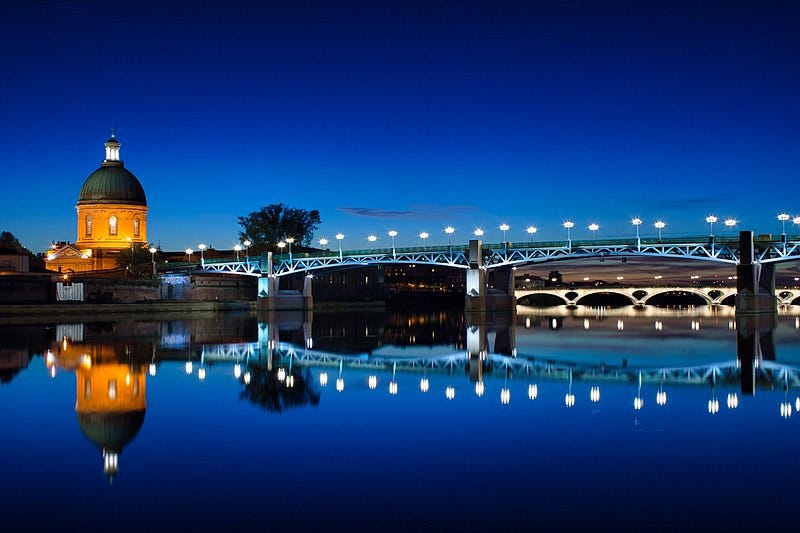 File:Toulouse garonne nuit.jpg