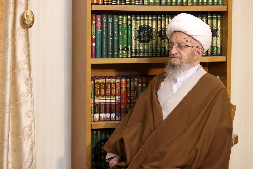 Grand Ayatollah Naser Makarem Shirazi at a meeting.