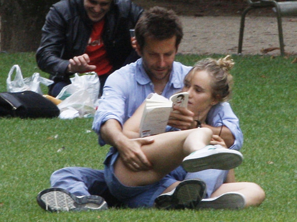 Bradley Cooper, 38, cradles 21-year-old girlfriend Suki Waterhouse, reads ' Lolita' during Parisian park outing – New York Daily News