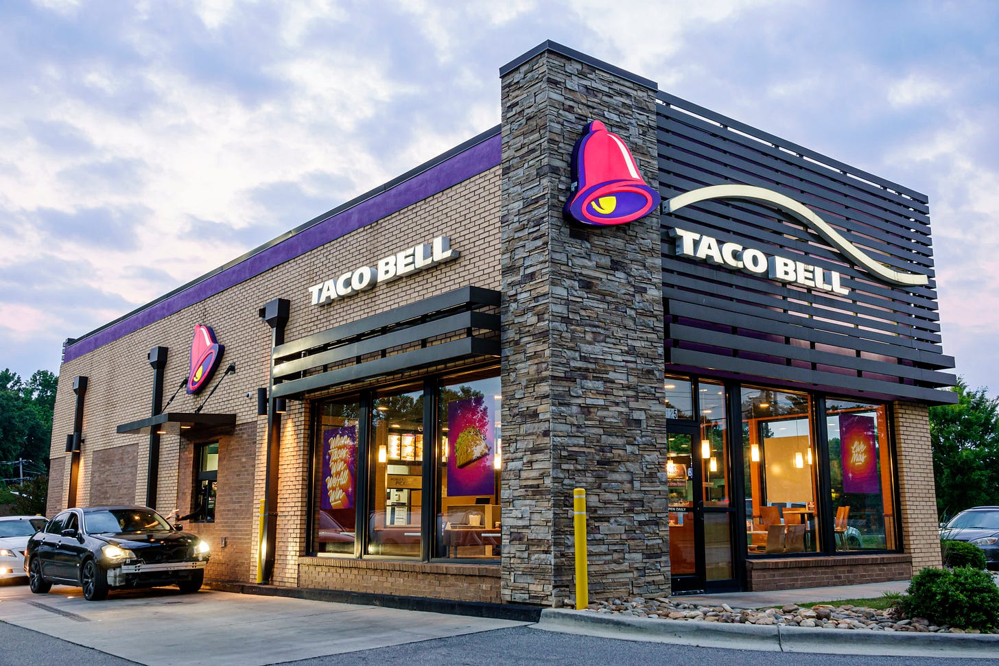 Taco Bell to roll out AI drive-thru ordering in hundreds of locations Taco Bell to roll out AI drive-thru ordering in hundreds of locations