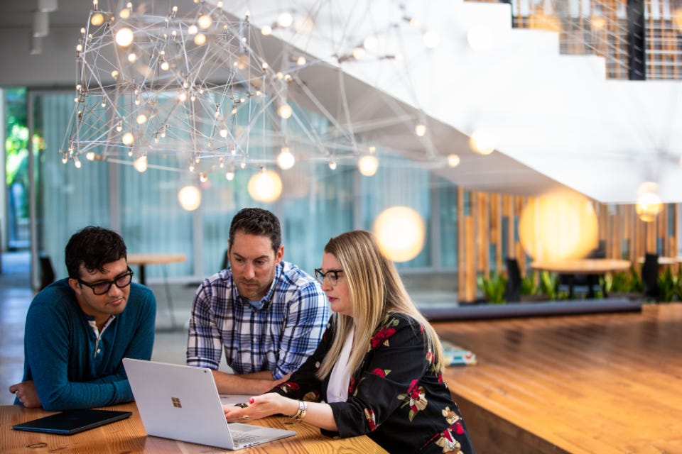 Microsoft lança Viva, plataforma de experiência para novos funcionários que  ajuda pessoas a serem bem-sucedidas no trabalho – Microsoft News Center  Brasil