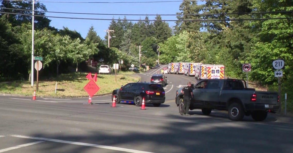 Multiple dead, police officer airlifted after shooting in Sandy neighborhood: 'People are grieving' | kgw.com Multiple dead, police officer airlifted after shooting in Sandy neighborhood: 'People are grieving' | kgw.com