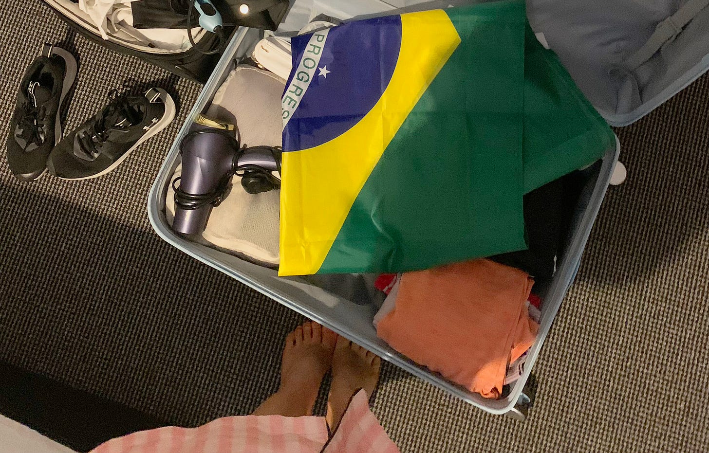 milene_solitude_packing_stuff_saudade