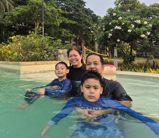 family picture in a swimming pool in Pico de Loro