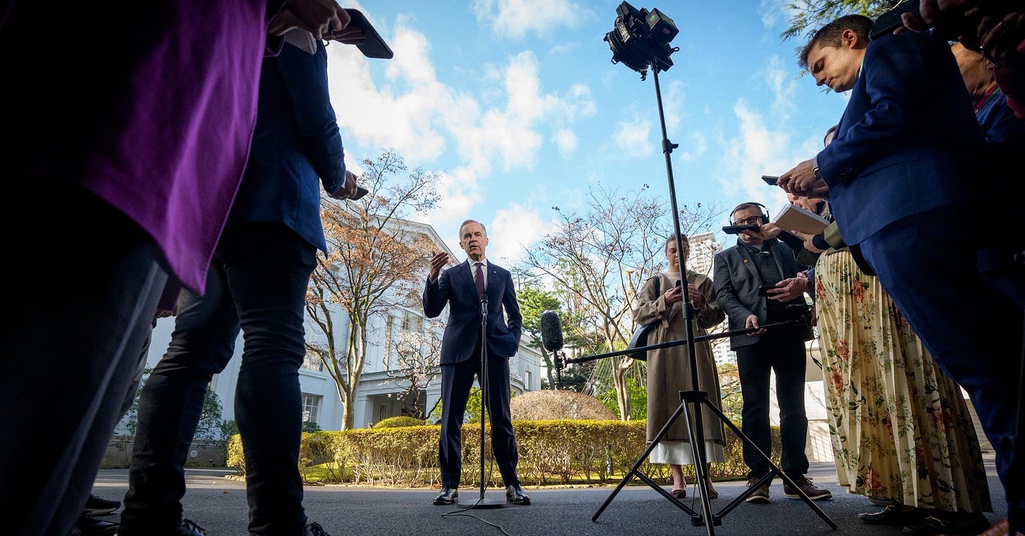 Le Premier ministre Carney répond aux questions des médias à Tokyo, au Japon.