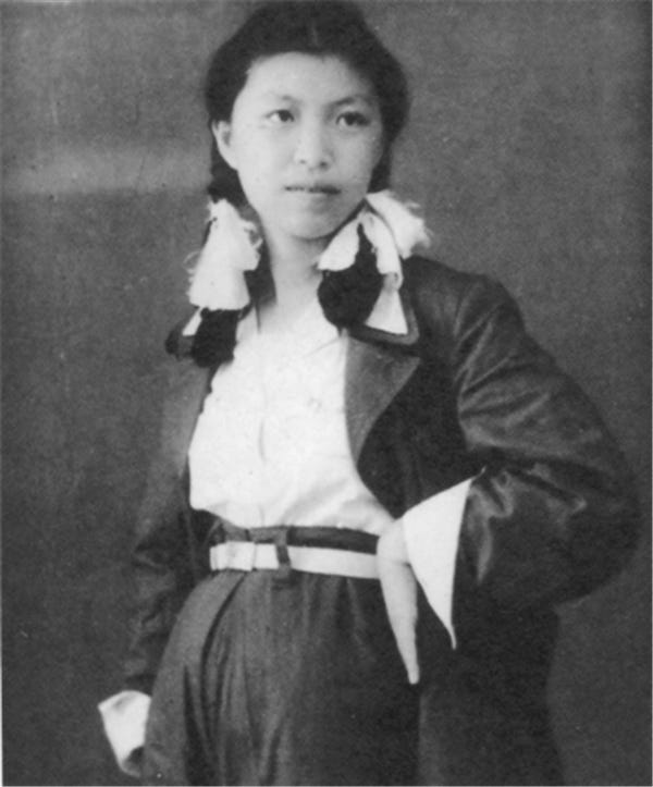 1951年11月,林昭在苏州农工团土改工作组时留影。 1951年11月,林昭在苏州农工团土改工作组时留影。