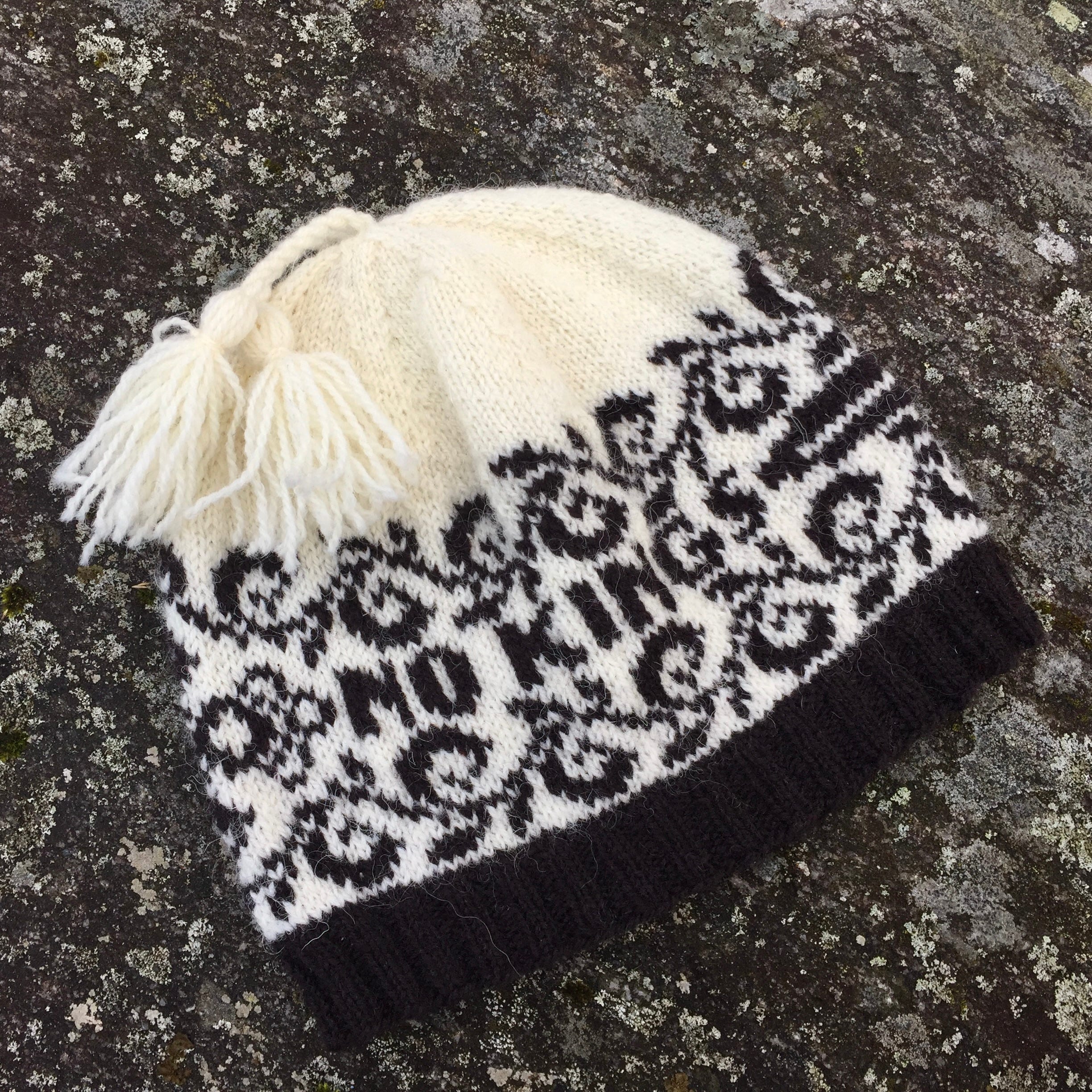How I Knitted the No Kings Hat - by Lanja Khon-Engheim