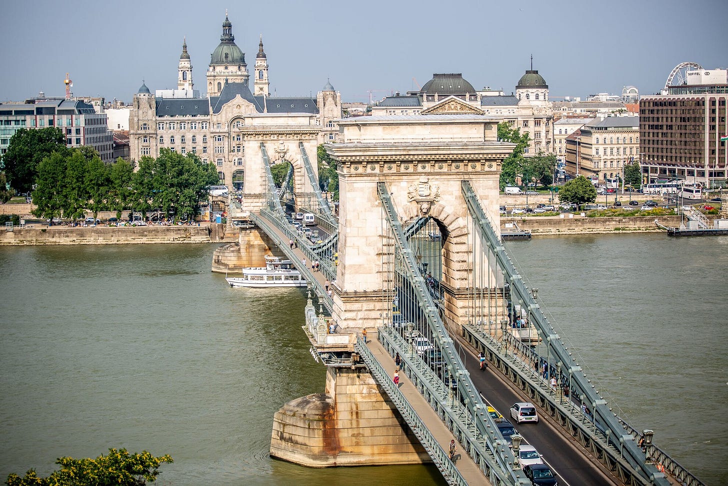Chain Bridge - English - We love Budapest