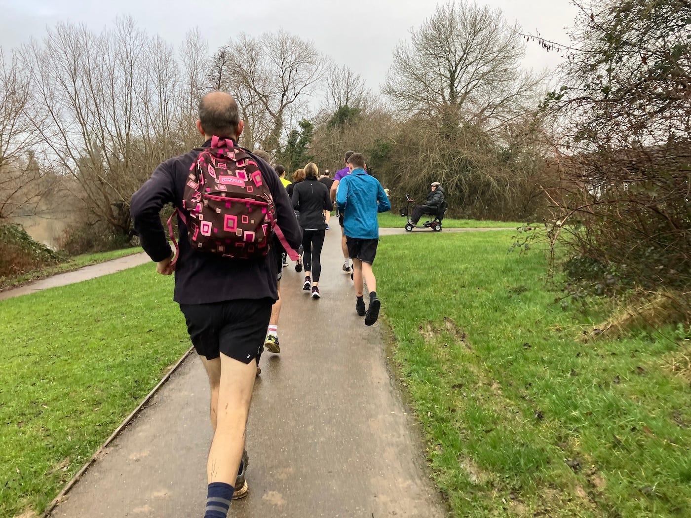 Runners on a narrow path