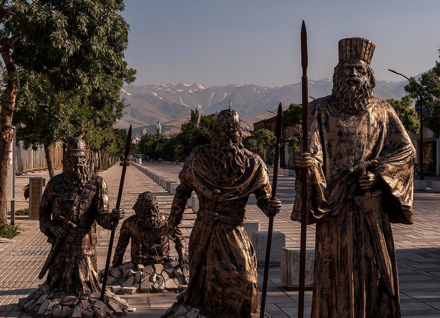 The adjacent street of Ecbatana