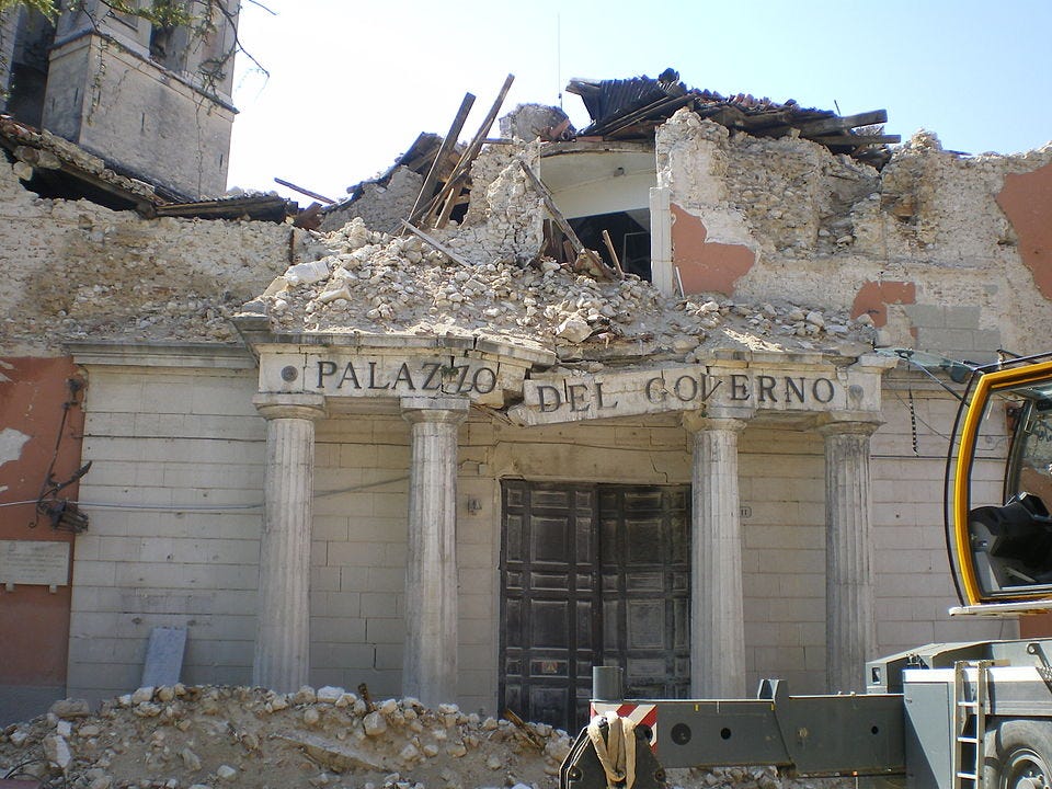 File:L'Aquila eathquake prefettura.jpg