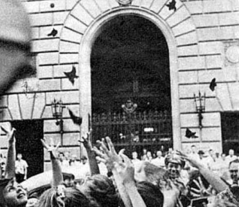 Elvis throwing fragments of his pants to his adoring fans along SE Second Avenue. Courtesy of the Miami News. Elvis throwing fragments of his pants to his adoring fans along SE Second Avenue. Courtesy of the Miami News.