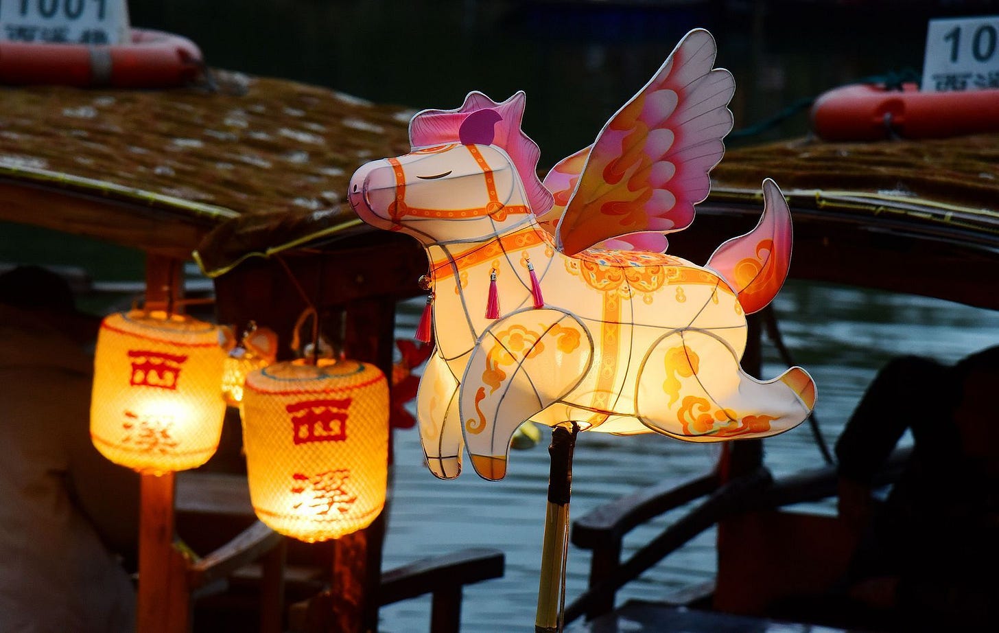 Horse_lantern_China_VCG111623644484_UpWhWWd.original.jpg (1700×1076)