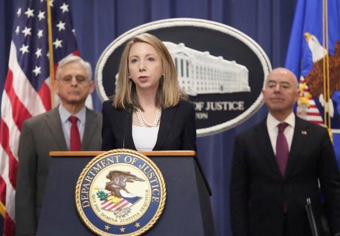 May be an image of ‎3 people, the Oval Office and ‎text that says '‎JUSTICE oob ARTMENT OF JUSTIC แ.กนา JUST DE Olld פחו DOMINA JUSTITIA‎'‎‎