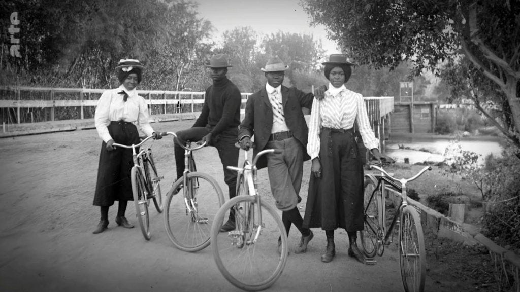 deux couples a velo