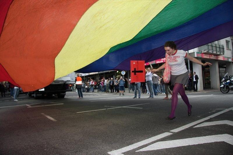 A person running under a rainbow flag

AI-generated content may be incorrect.