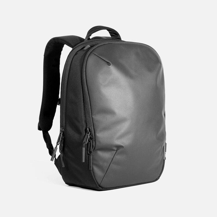 AER31009_daypack2_black_34hero.jpg