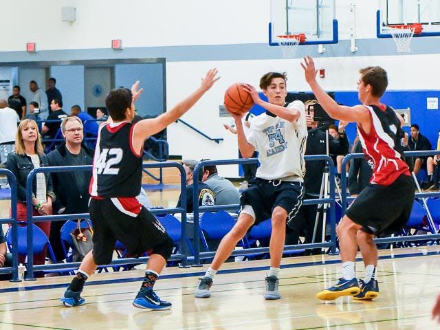 Jordan Starr playing for his AAU team, Top Gun Academy Jordan Starr playing for his AAU team, Top Gun Academy