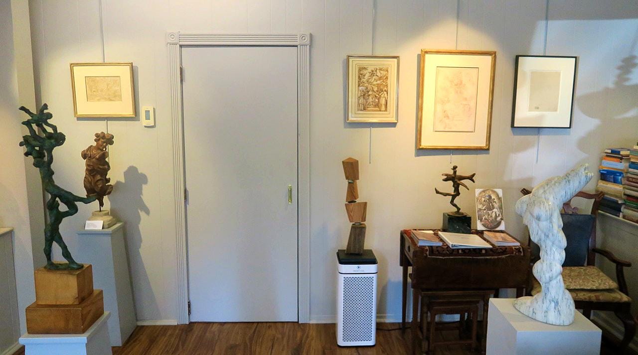 A room with a door and a piano

Description automatically generated