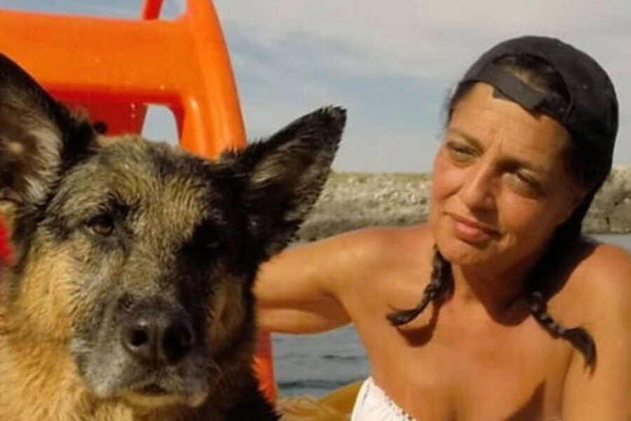 Colpita da ictus muore in auto mentre va a trovare la madre in una Rsa: la donna si spegne tre giorni dopo per il dolore Colpita da ictus muore in auto mentre va a trovare la madre in una Rsa: la donna si spegne tre giorni dopo per il dolore