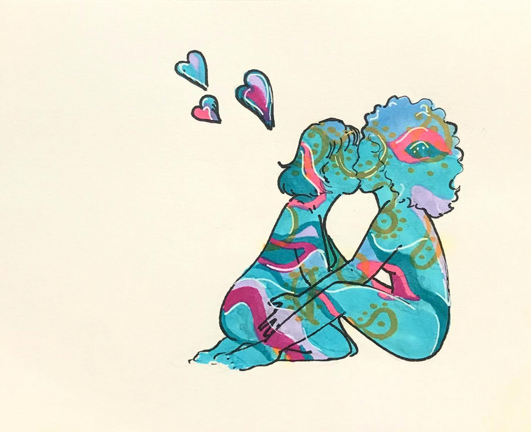 desenho de uma silhueta de duas mulheres se beijando. Está de perfil, uma está sentada no chão com as pernas abertas, e a outra estão de joelhos, inclinada, para beijá-la. Elas foram coloridas com um fluxo de cores em canetinha, que se esplaha por ambas as silhuetas, fazendo parecer que compartilham um mar de cores.